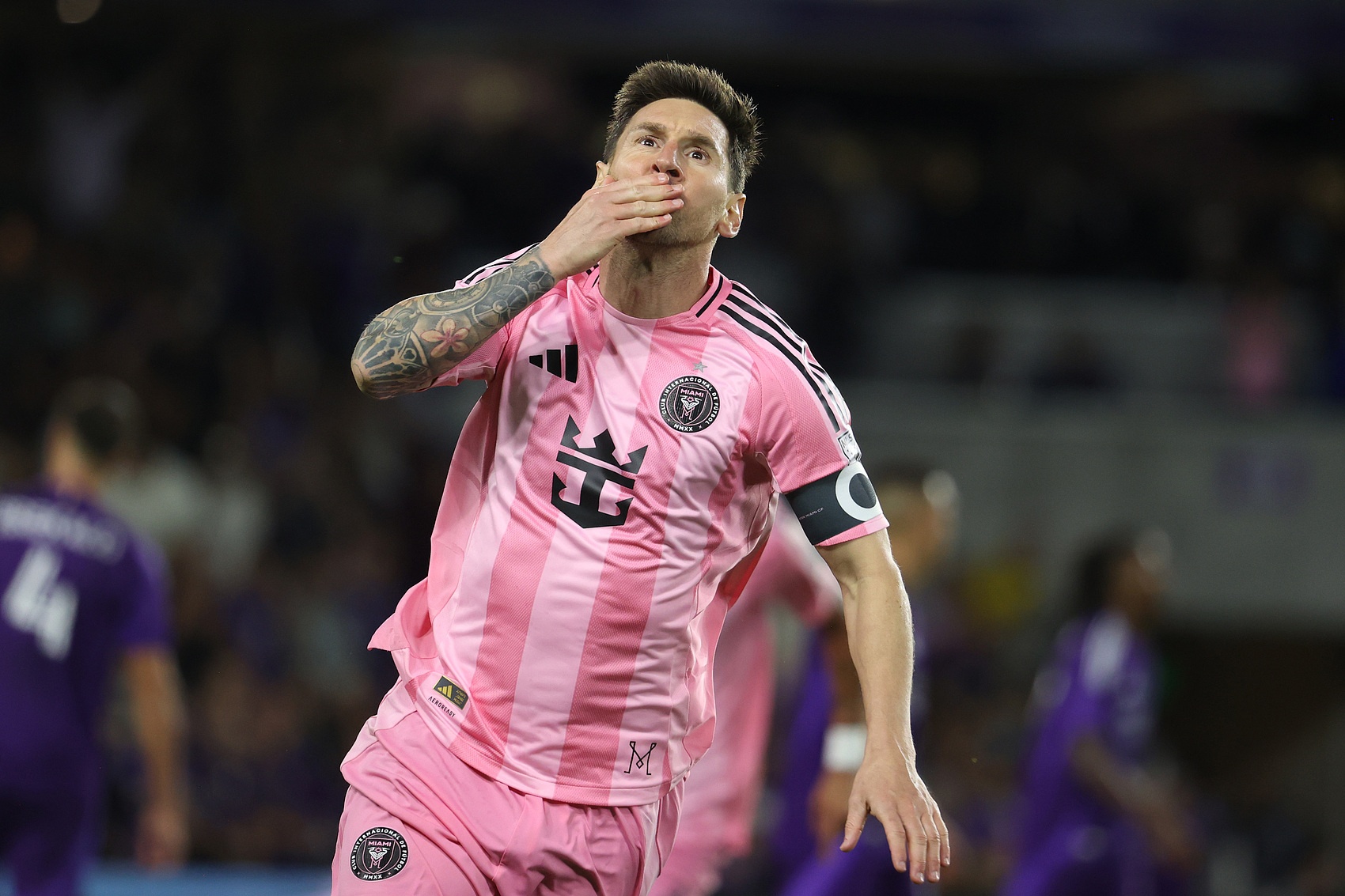 华体会体育官网入口-西媒：加泰电台的民调显示，巴萨球迷并不看好梅西以球员身份回归